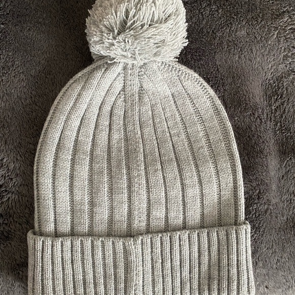 MICHAEL KORS HAT - Picture 2 of 3